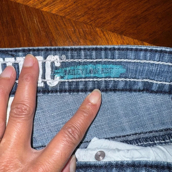 Hydraulic Jeans Cut Off Denim Thick Stitch Embroidered Shorts Size 15/16 - Picture 7 of 13